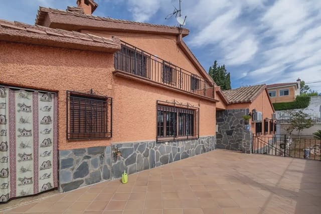 7 Zimmer Finca/Landgut zu verkaufen in Huétor Vega mit Pool Garage - 790.000 € (Ref: 9889635)