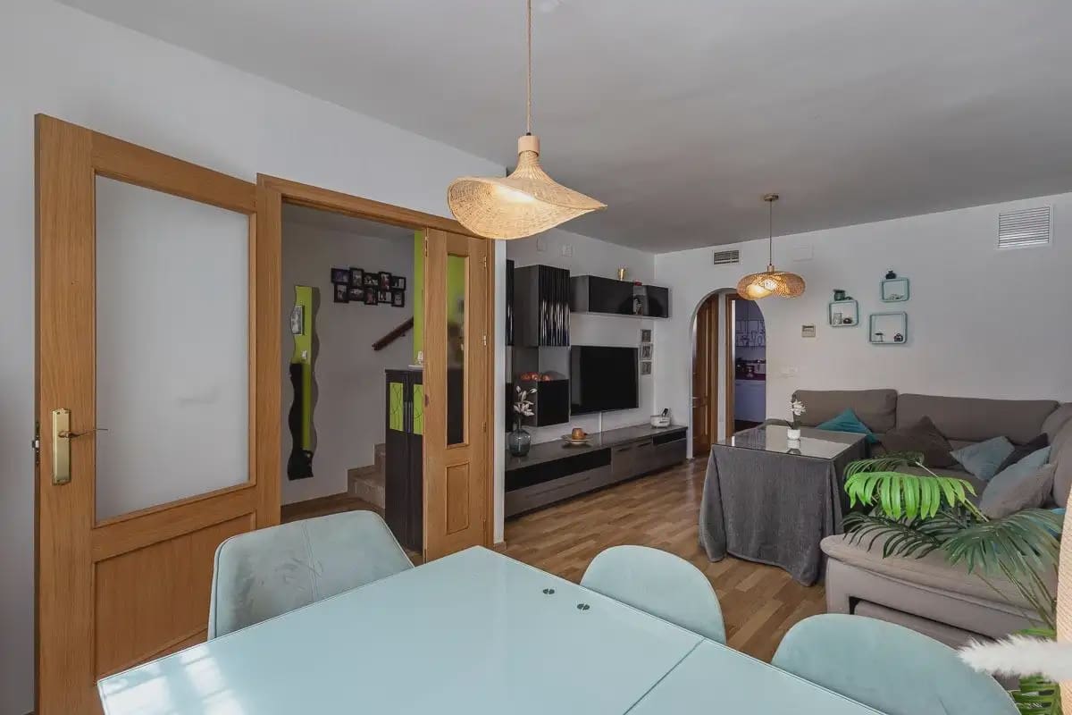 4 slaapkamer Rijtjeshuis te koop in Cajar met garage - € 248.000 (Ref: 9889704)