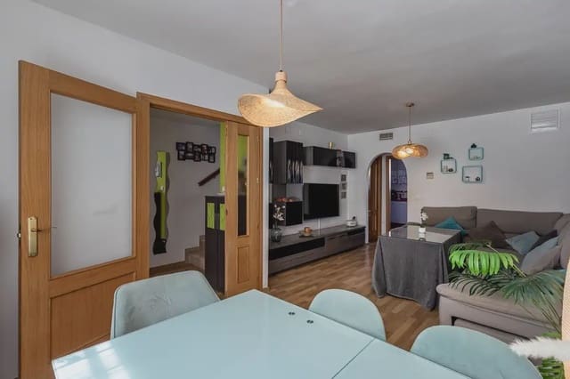 Adosado de 4 habitaciones en Cájar en venta con garaje - 248.000 € (Ref: 9889704)