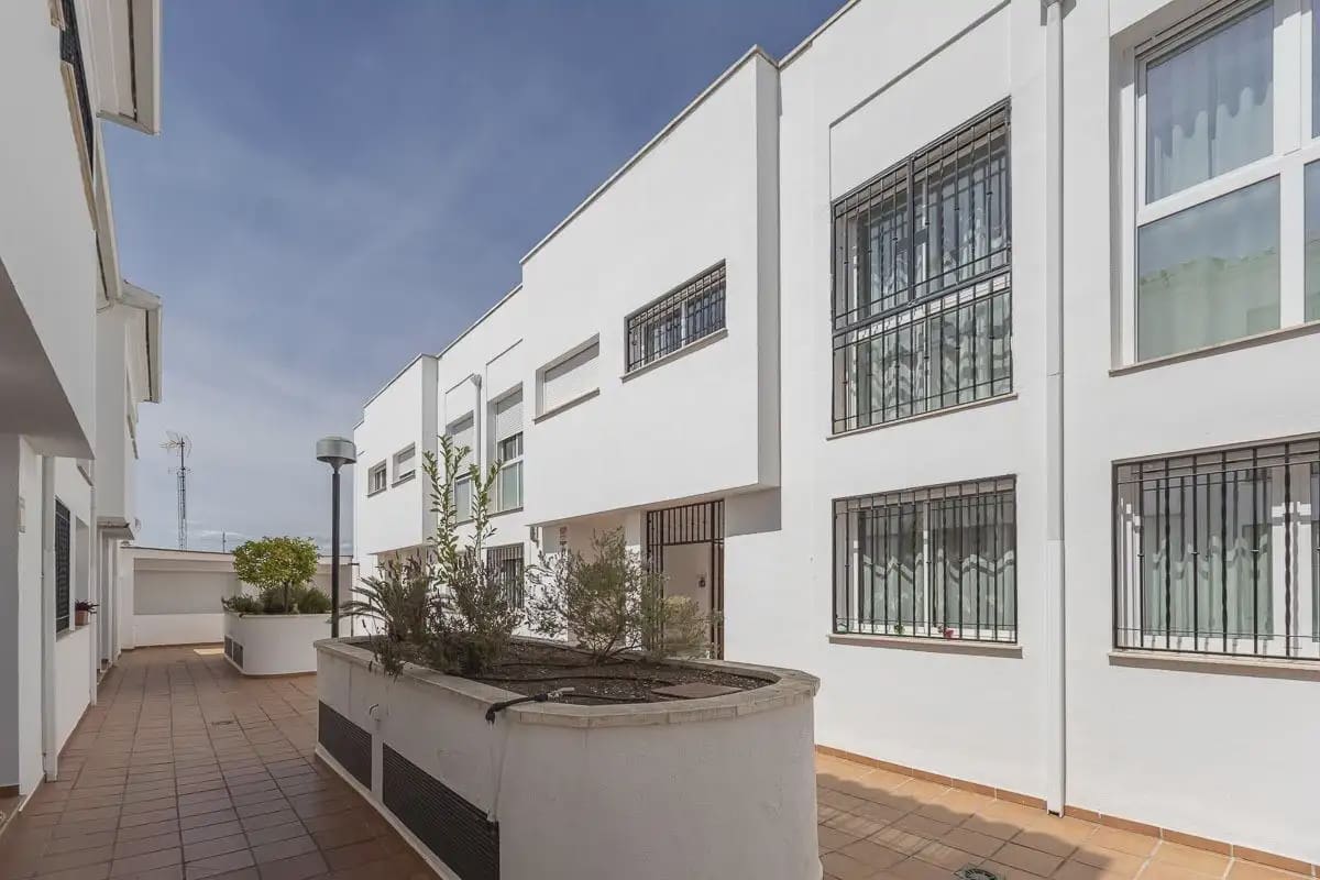 4 slaapkamer Rijtjeshuis te koop in Cajar met garage - € 248.000 (Ref: 9889704)