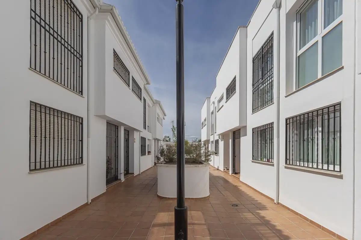 4 slaapkamer Rijtjeshuis te koop in Cajar met garage - € 248.000 (Ref: 9889704)