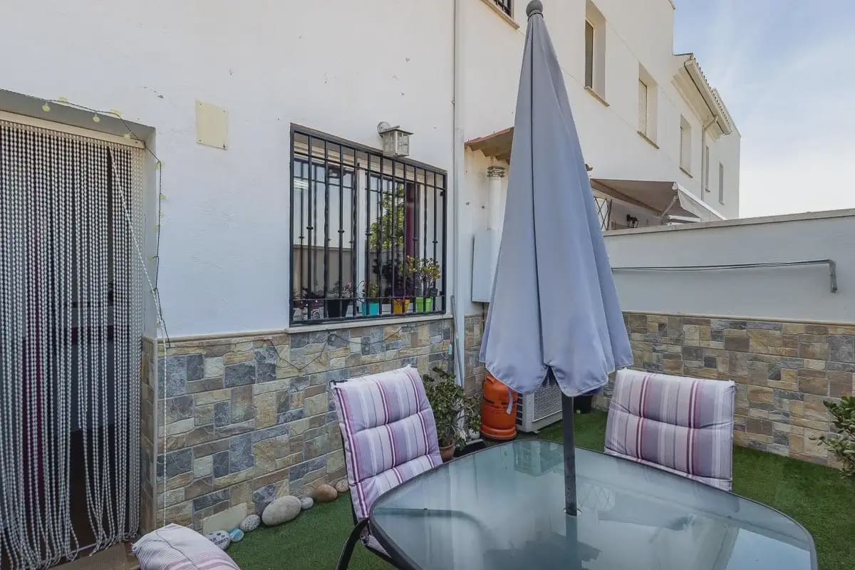 4 slaapkamer Rijtjeshuis te koop in Cajar met garage - € 248.000 (Ref: 9889704)
