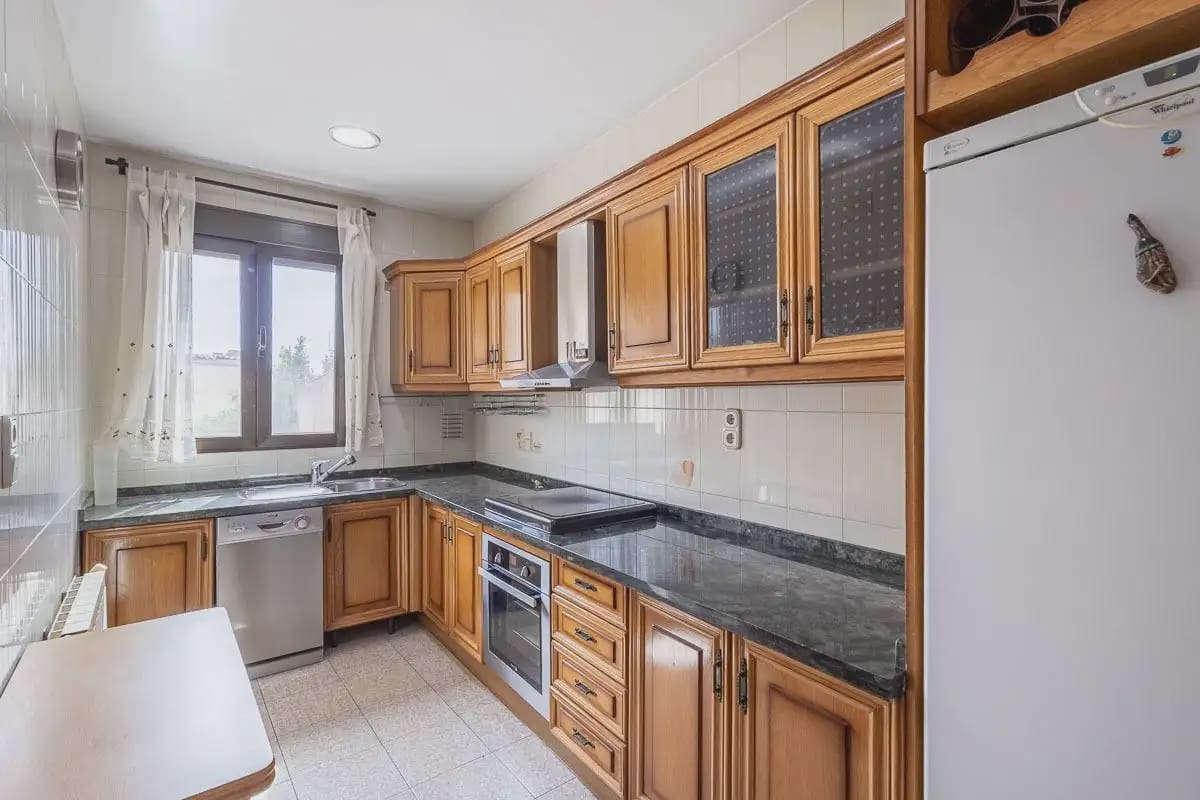 Adosado de 3 habitaciones en Ogíjares en venta con piscina garaje - 370.000 € (Ref: 9889706)