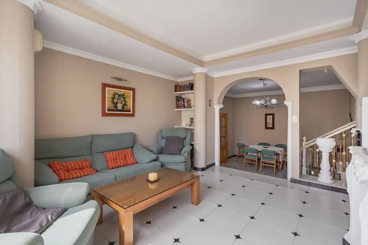 Adosado de 3 habitaciones en Ogíjares en venta con piscina garaje - 370.000 € (Ref: 9889706)