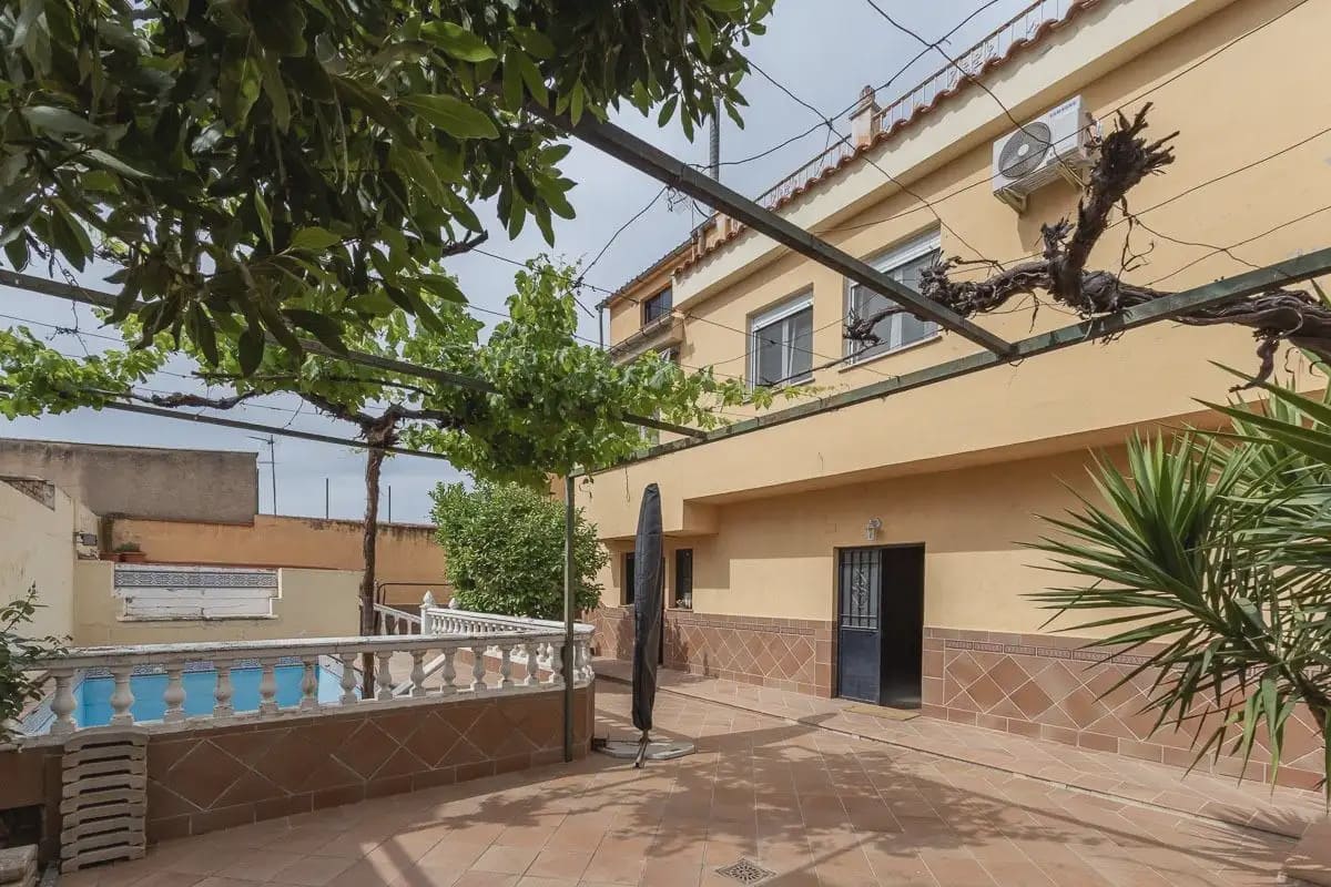 Adosado de 3 habitaciones en Ogíjares en venta con piscina garaje - 370.000 € (Ref: 9889706)