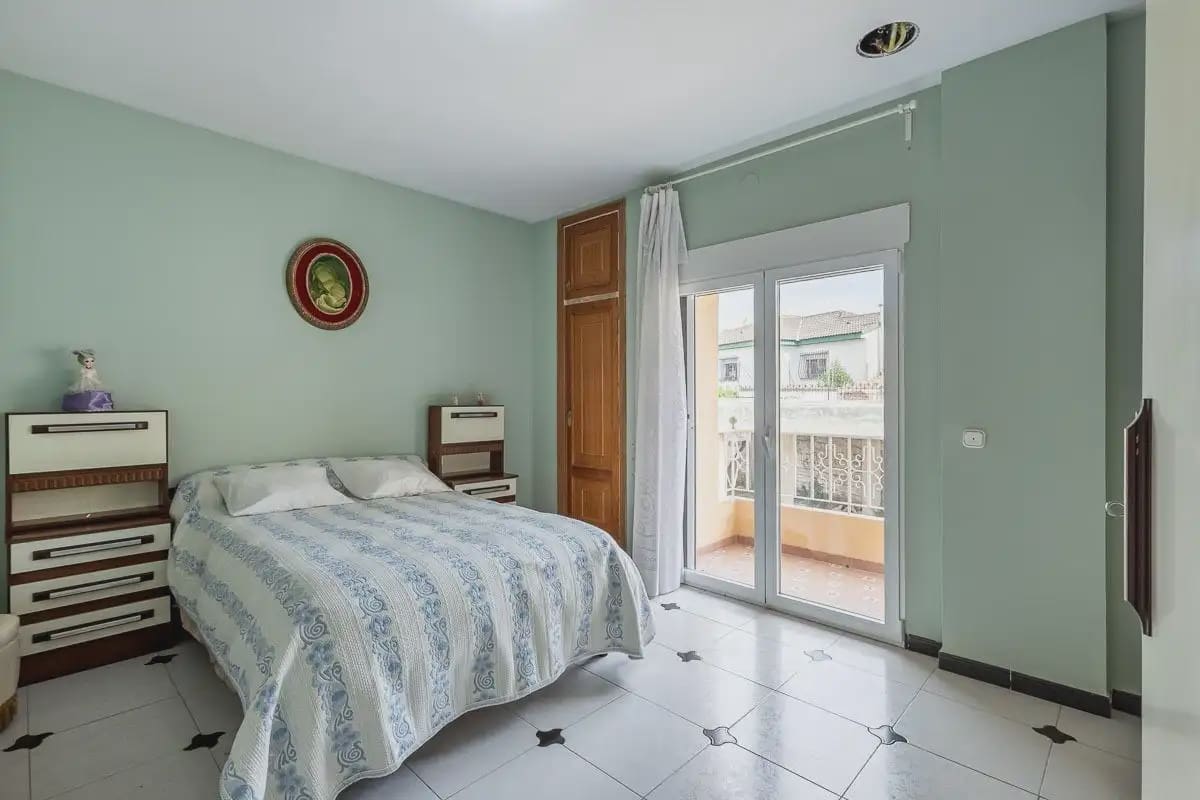 Adosado de 3 habitaciones en Ogíjares en venta con piscina garaje - 370.000 € (Ref: 9889706)