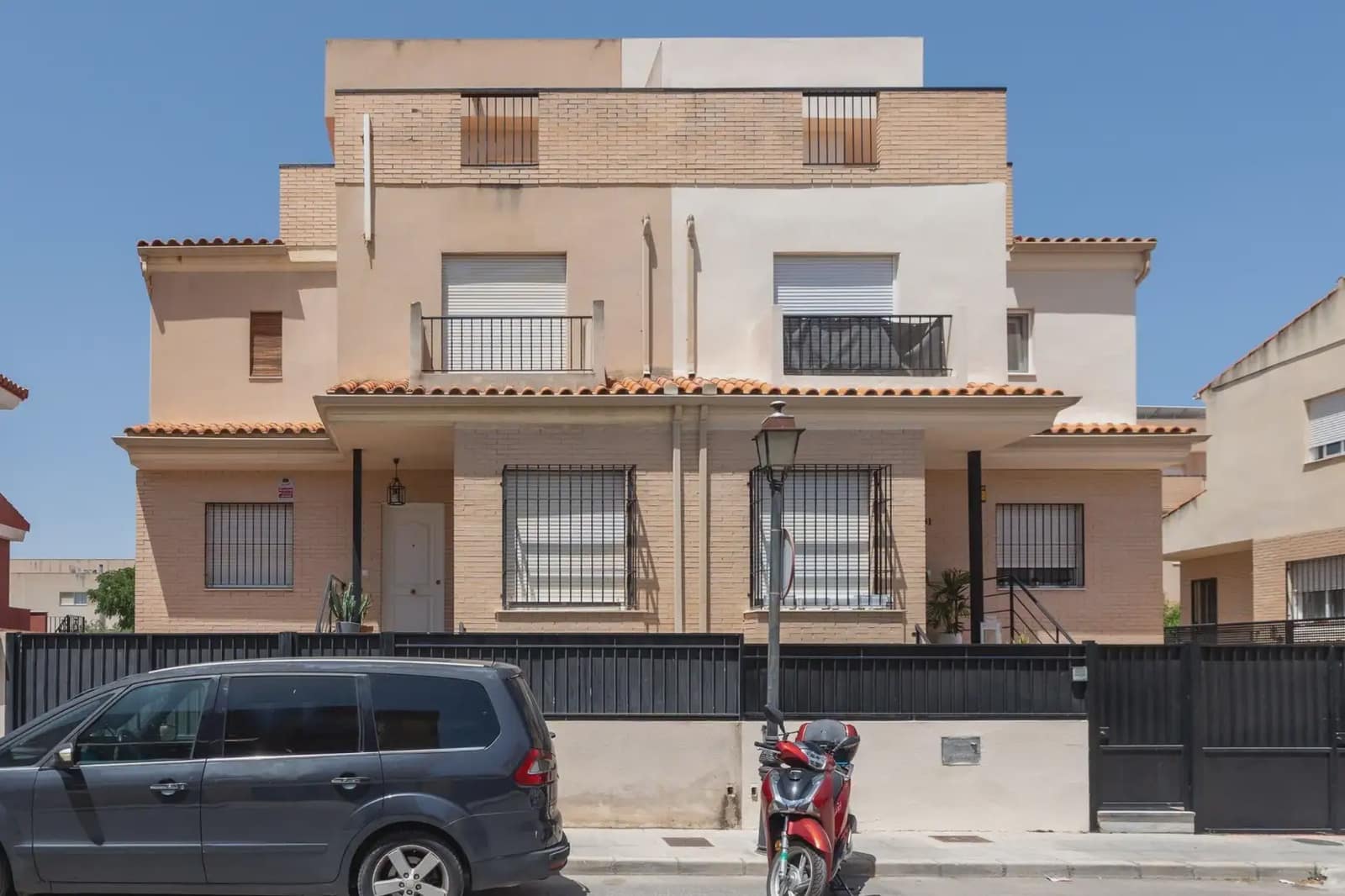 5 chambre Villa/Maison Semi-Mitoyenne à vendre à Vegas del Genil avec garage - 265 000 € (Ref: 9890665)