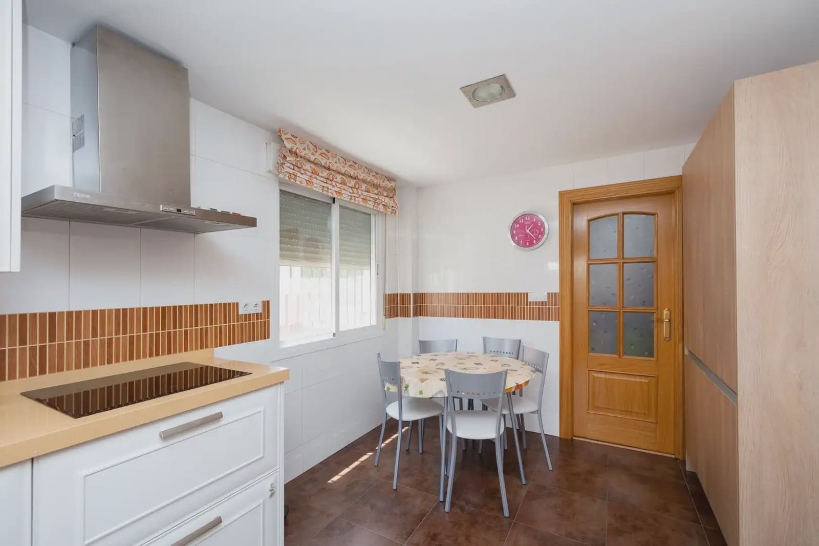 5 chambre Villa/Maison Semi-Mitoyenne à vendre à Vegas del Genil avec garage - 265 000 € (Ref: 9890665)