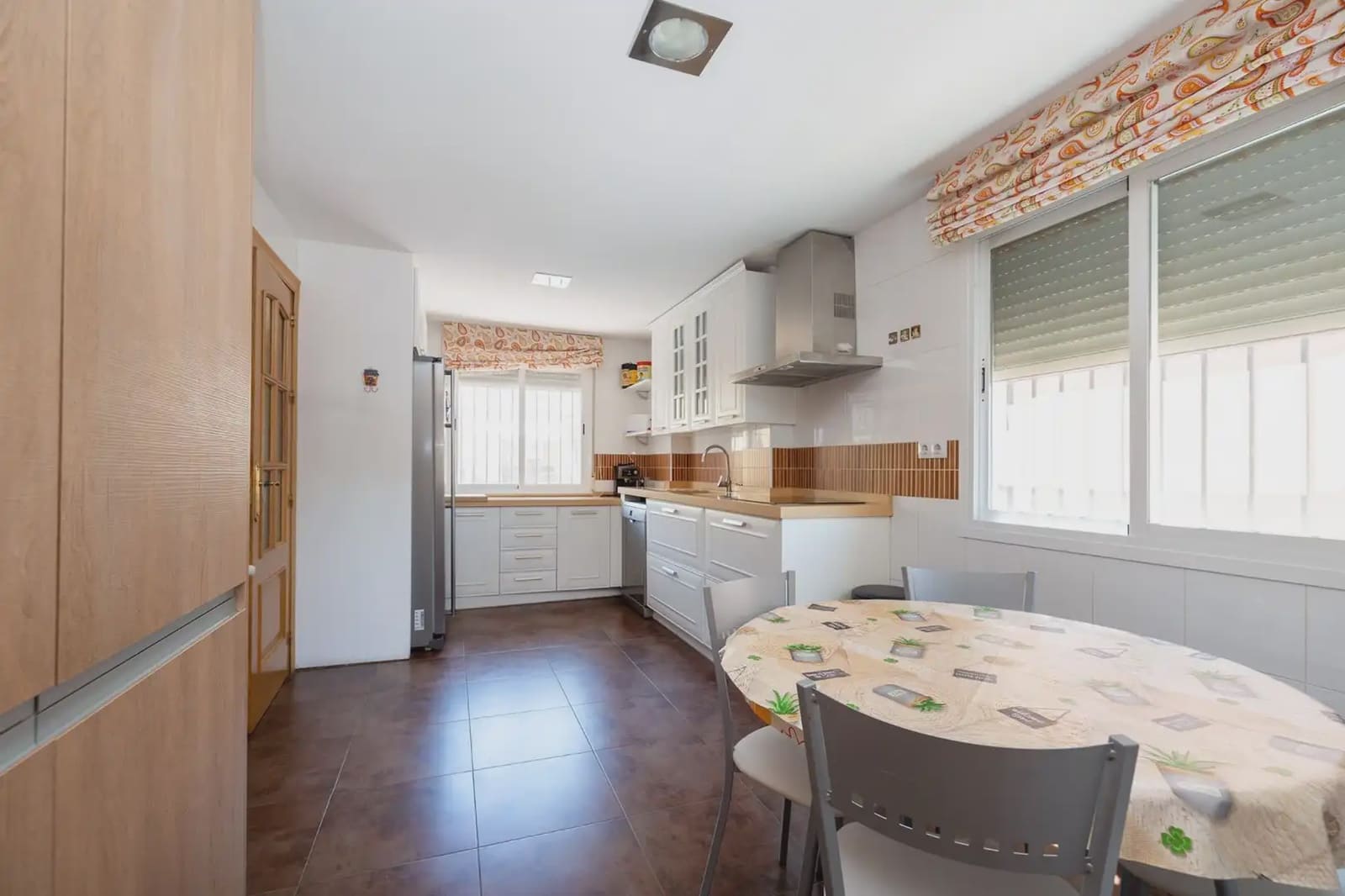 5 chambre Villa/Maison Semi-Mitoyenne à vendre à Vegas del Genil avec garage - 265 000 € (Ref: 9890665)