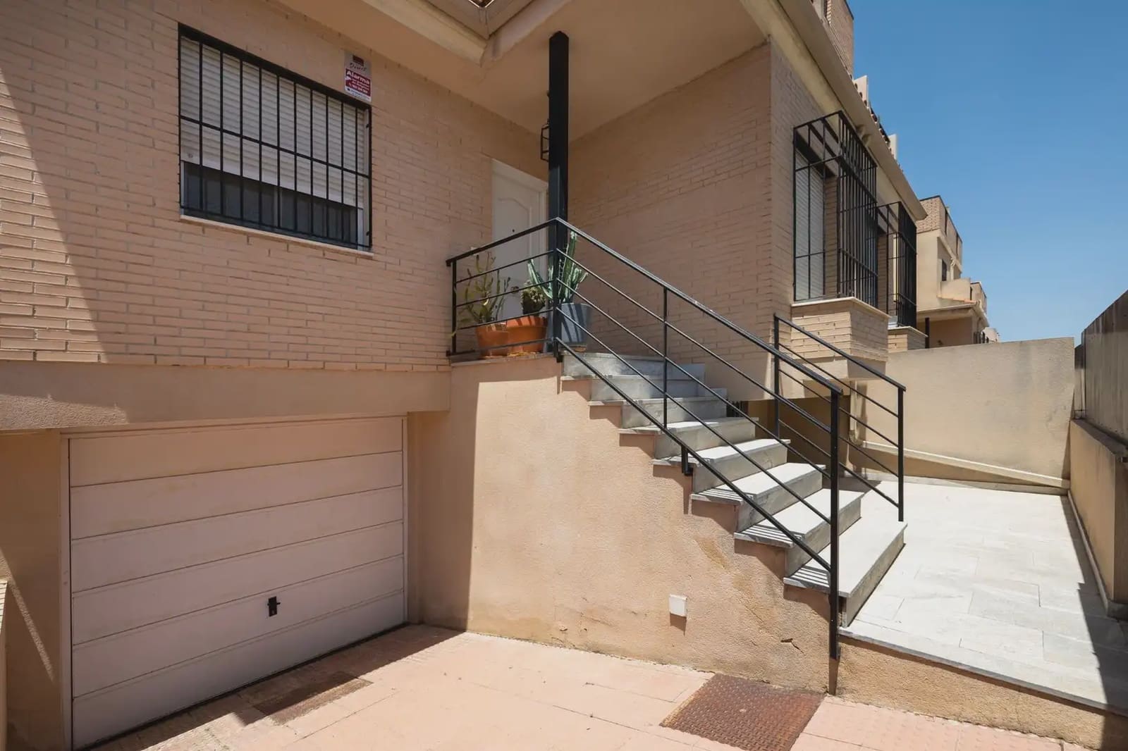5 chambre Villa/Maison Semi-Mitoyenne à vendre à Vegas del Genil avec garage - 265 000 € (Ref: 9890665)