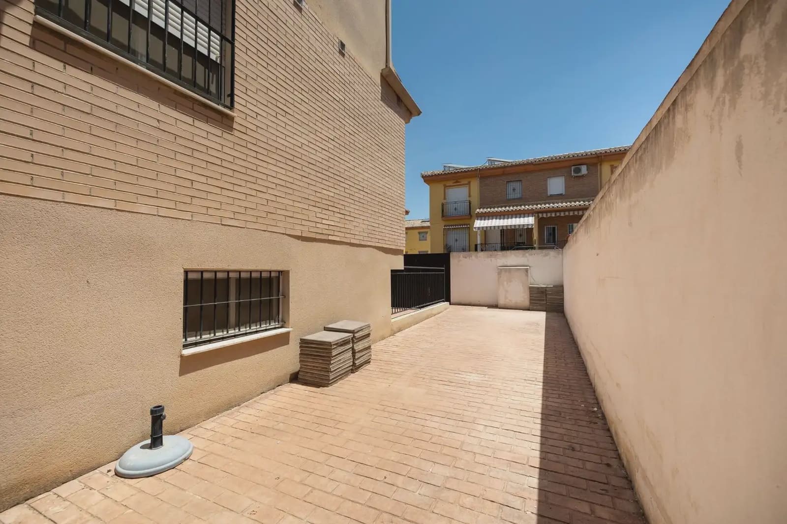 5 chambre Villa/Maison Semi-Mitoyenne à vendre à Vegas del Genil avec garage - 265 000 € (Ref: 9890665)