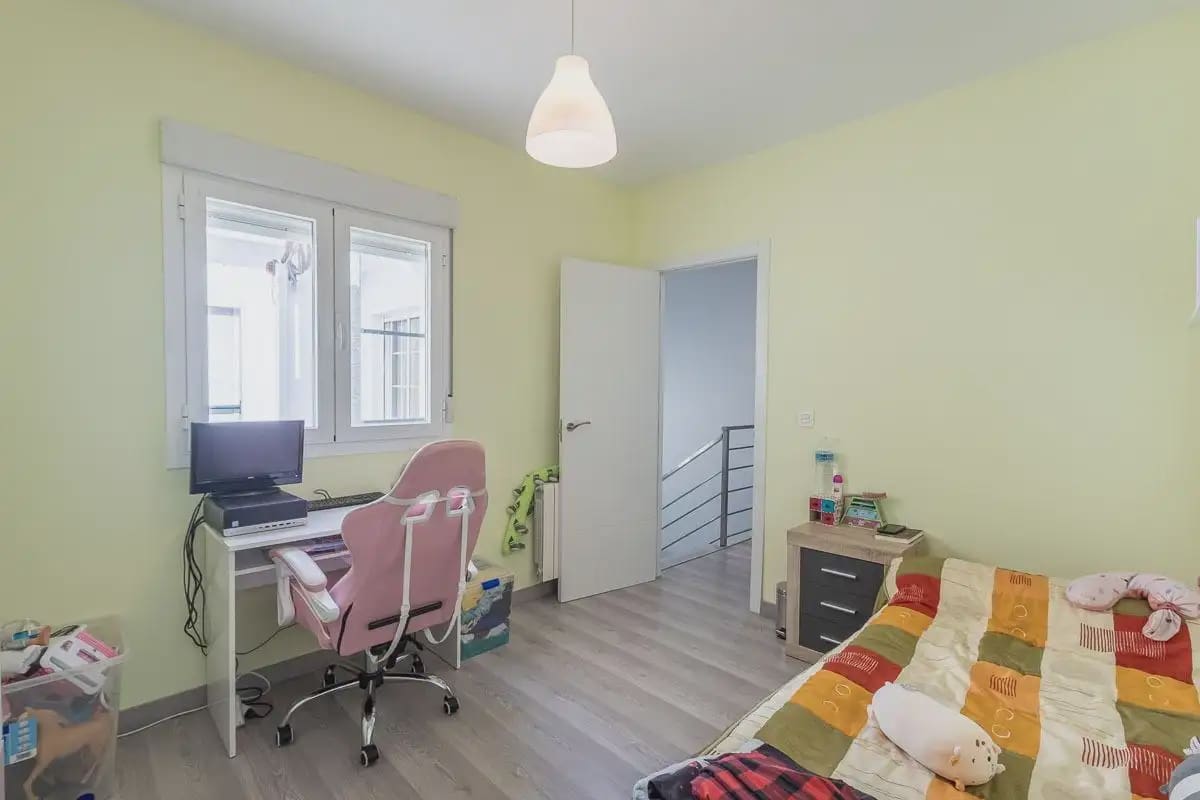 3 quarto Casa em Banda para venda em Gojar com garagem - 249 000 € (Ref: 9890666)