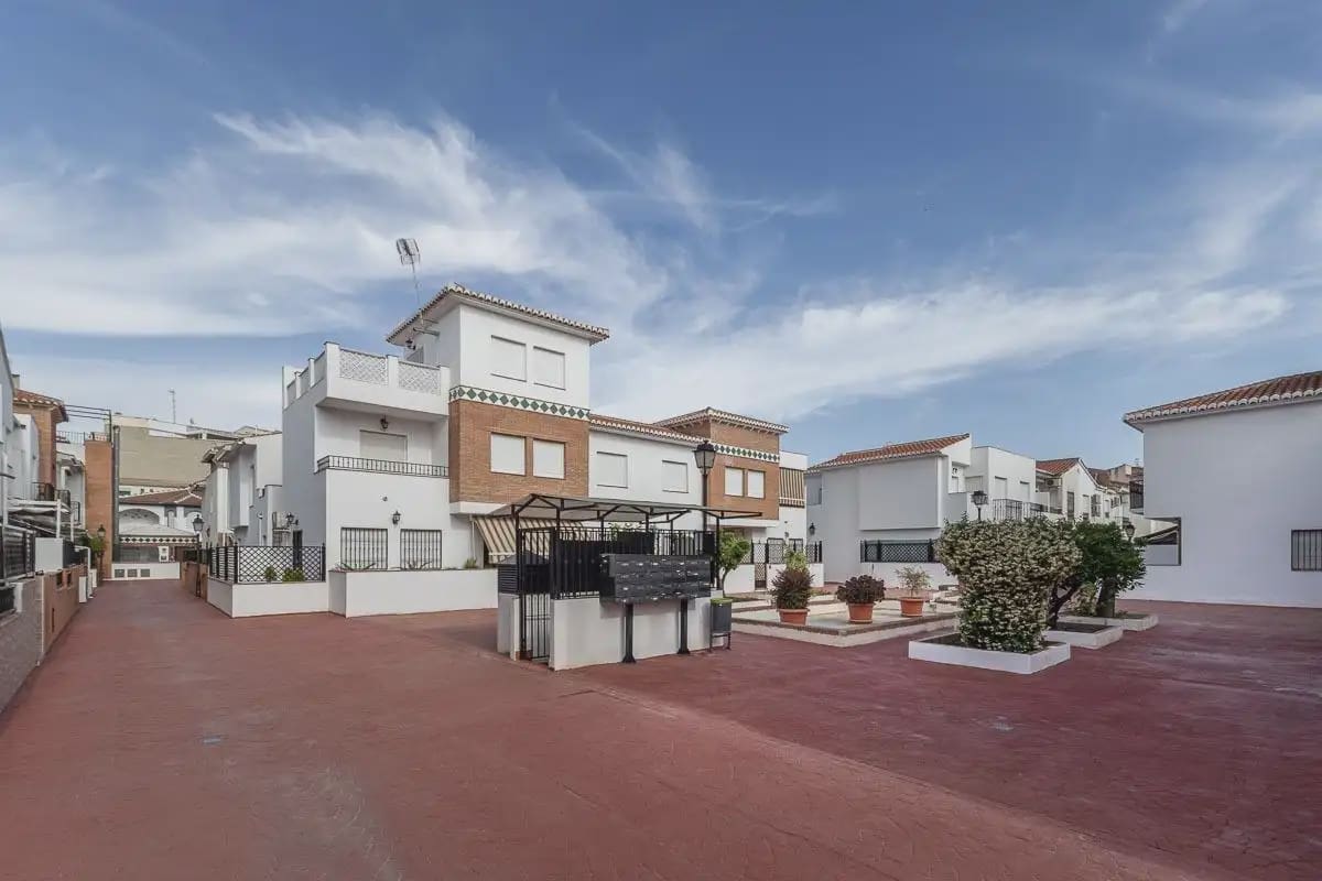 3 quarto Casa em Banda para venda em Gojar com garagem - 249 000 € (Ref: 9890666)