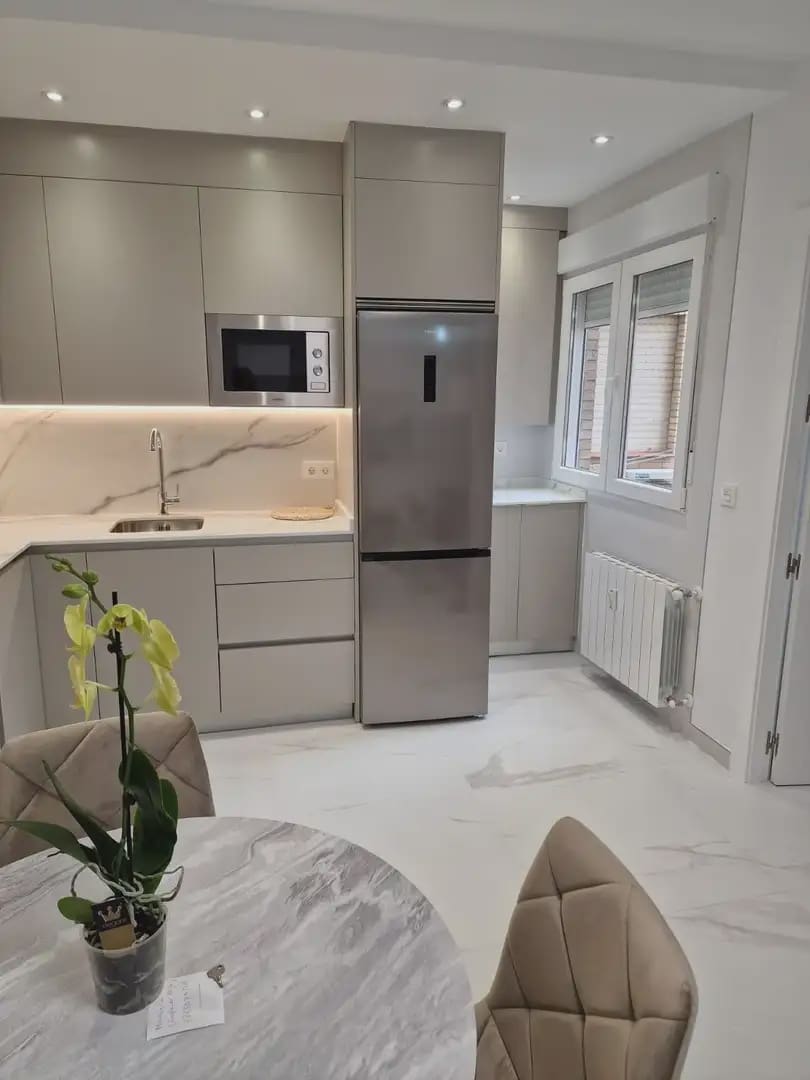 1 slaapkamer Appartement te huur in Granada stad - € 800 (Ref: 9891040)