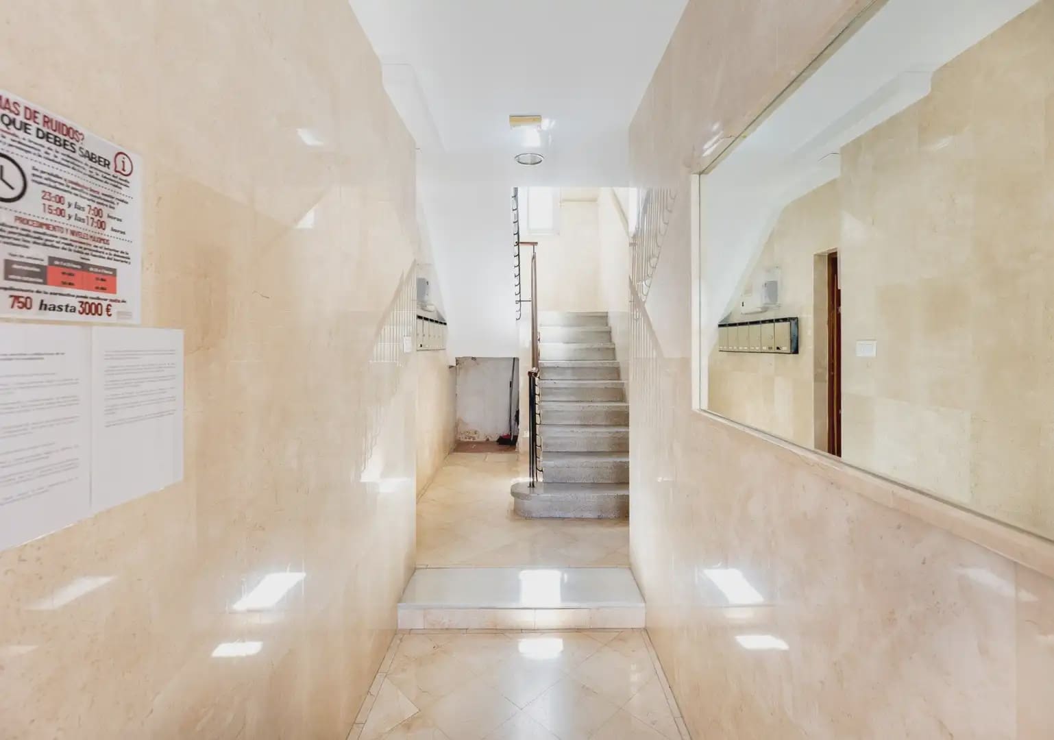 Piso de 3 habitaciones en Granada ciudad en venta - 139.000 € (Ref: 9891376)