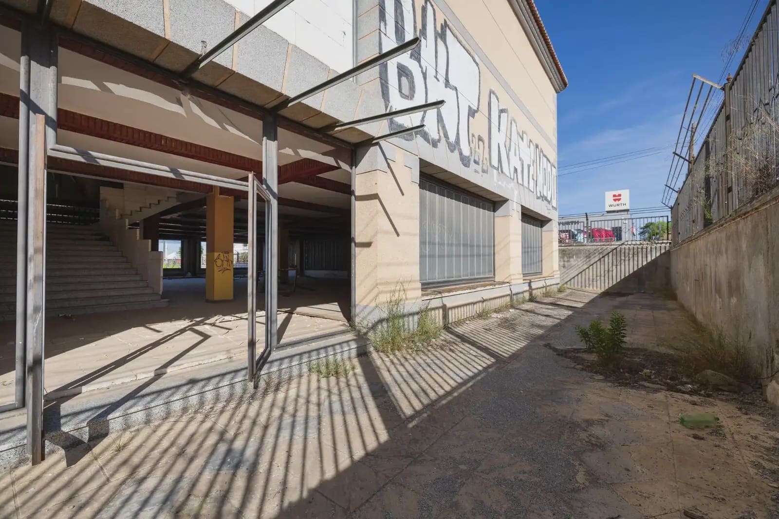 Comercial para venda em Albolote - 3 000 000 € (Ref: 9892951)