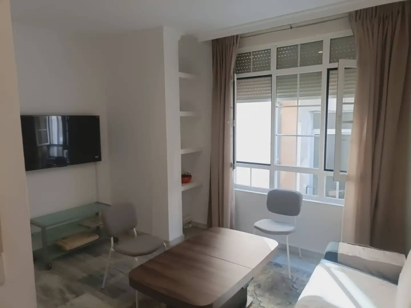 Piso de 2 habitaciones en Granada ciudad en alquiler - 850 € (Ref: 9893538)