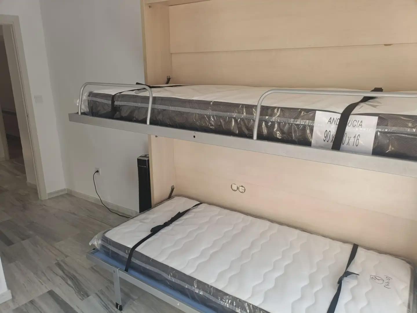 Piso de 2 habitaciones en Granada ciudad en alquiler - 850 € (Ref: 9893538)