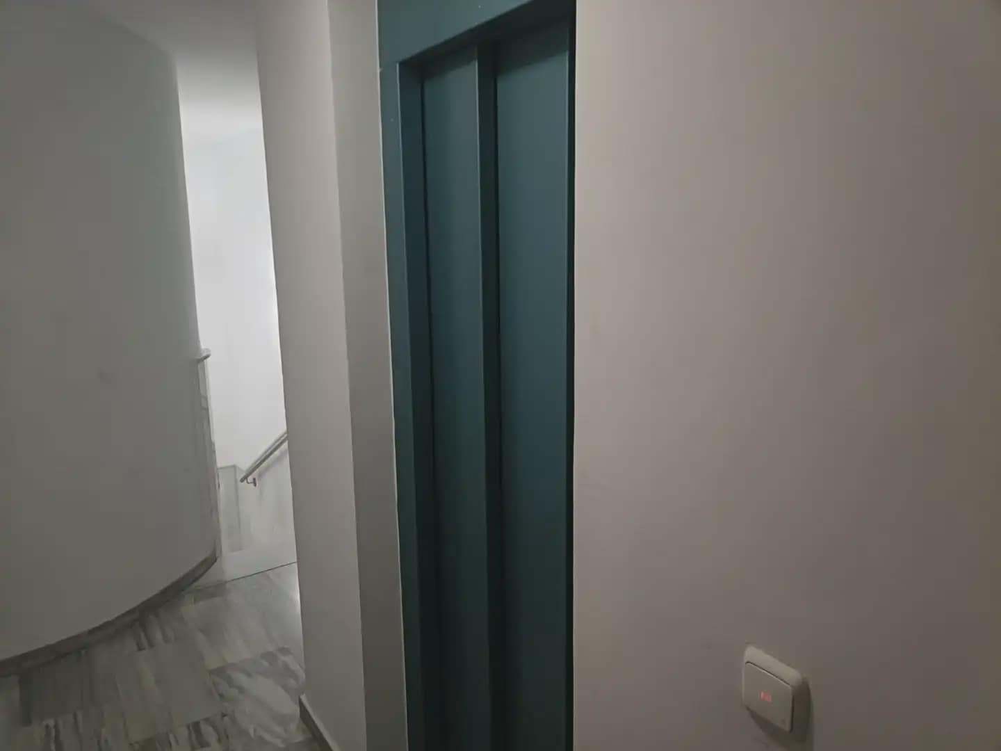 Piso de 2 habitaciones en Granada ciudad en alquiler - 850 € (Ref: 9893538)