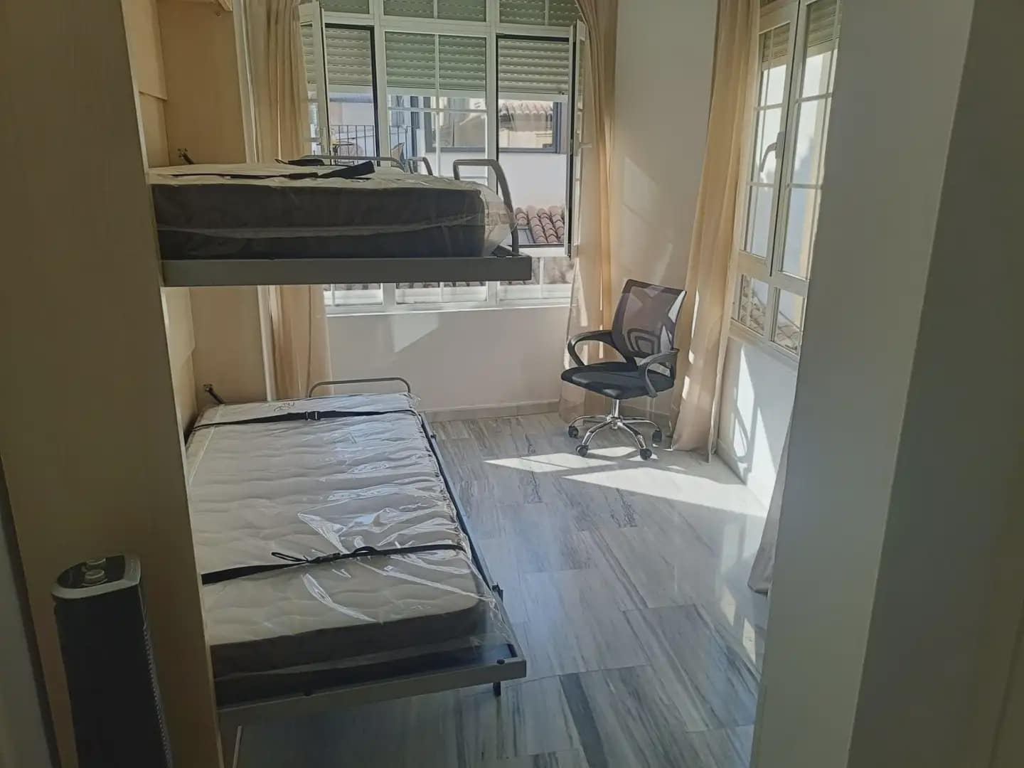 Piso de 2 habitaciones en Granada ciudad en alquiler - 850 € (Ref: 9893538)