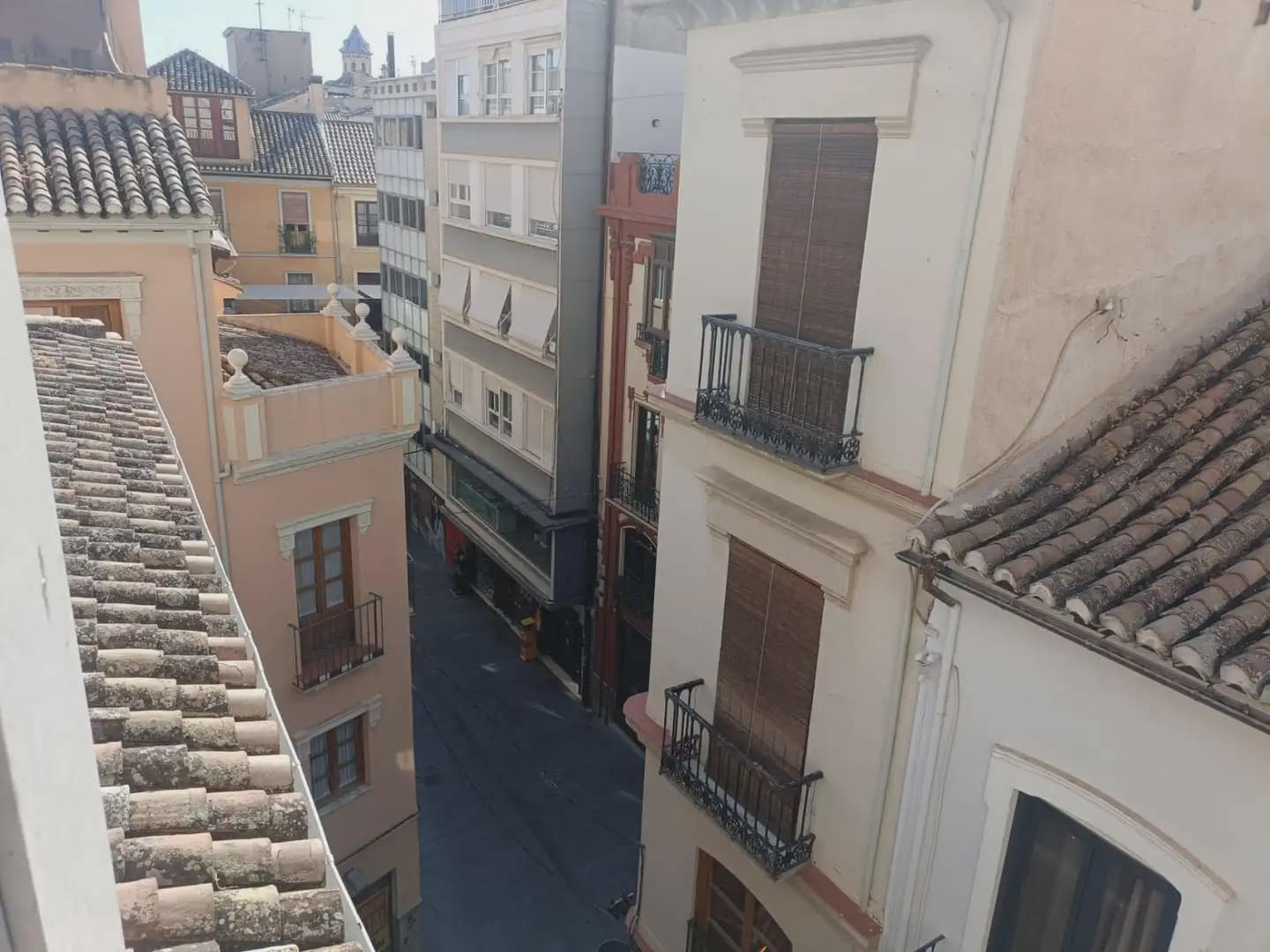 Piso de 2 habitaciones en Granada ciudad en alquiler - 850 € (Ref: 9893538)