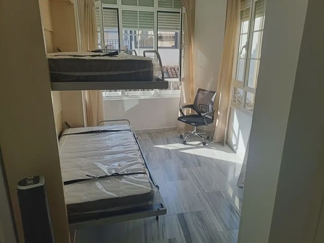 2 slaapkamer Flat te huur in Centro - Sagrario, Granada stad - € 850 (Ref: 9893538)