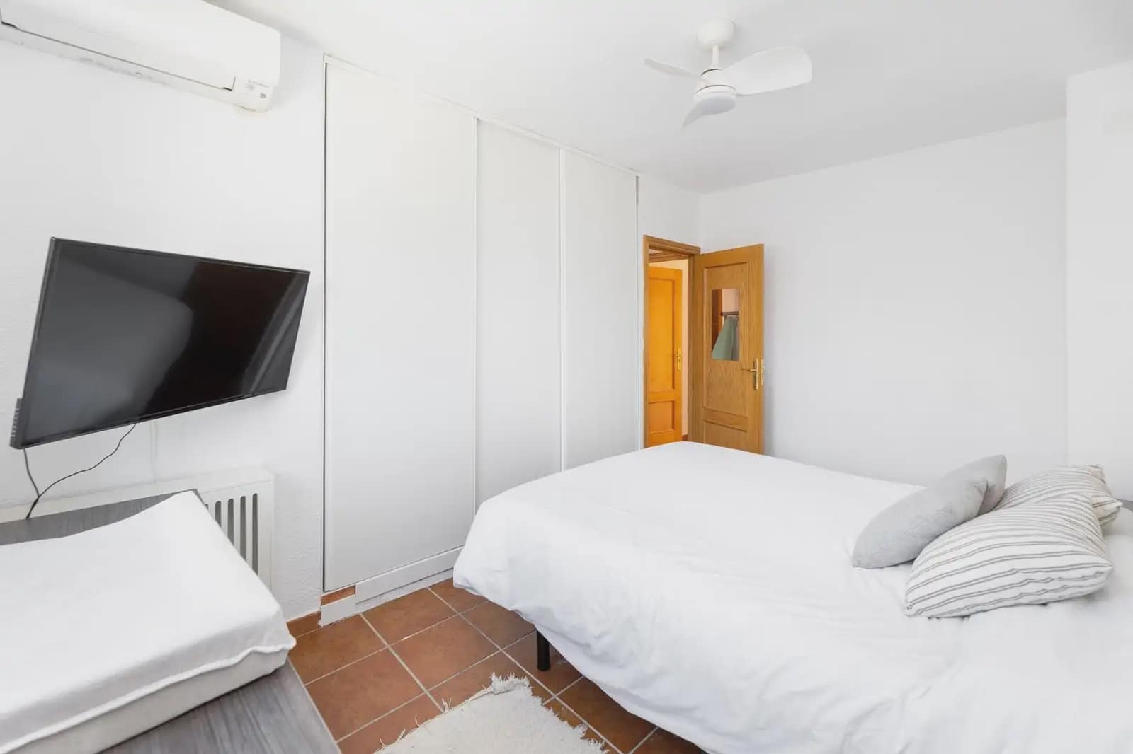 4 bedroom Townhouse for sale in La Zubia with pool garage - € 269,500 (Ref: 9893540)