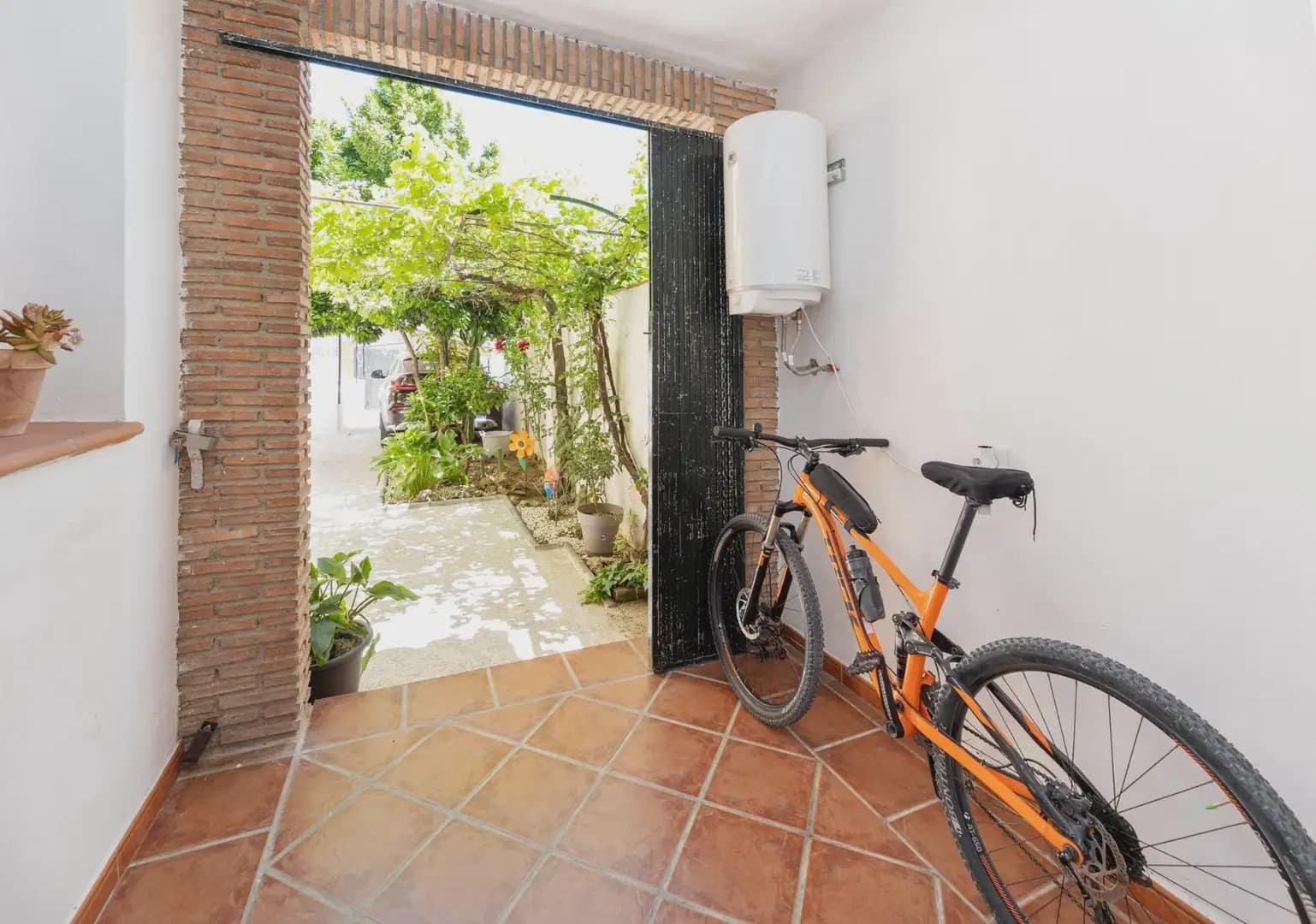 4 bedroom Townhouse for sale in La Zubia with pool garage - € 269,500 (Ref: 9893540)