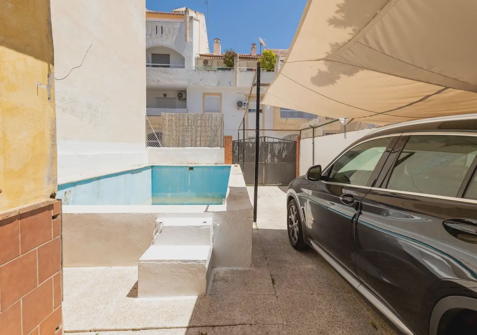4 bedroom Townhouse for sale in La Zubia with pool garage - € 269,500 (Ref: 9893540)