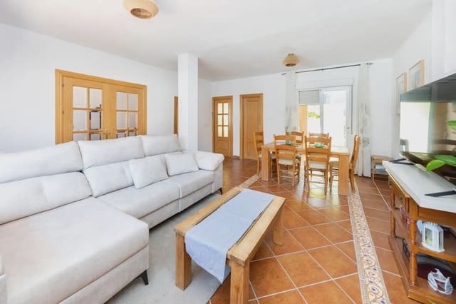 4 bedroom Townhouse for sale in La Zubia with pool garage - € 269,500 (Ref: 9893540)