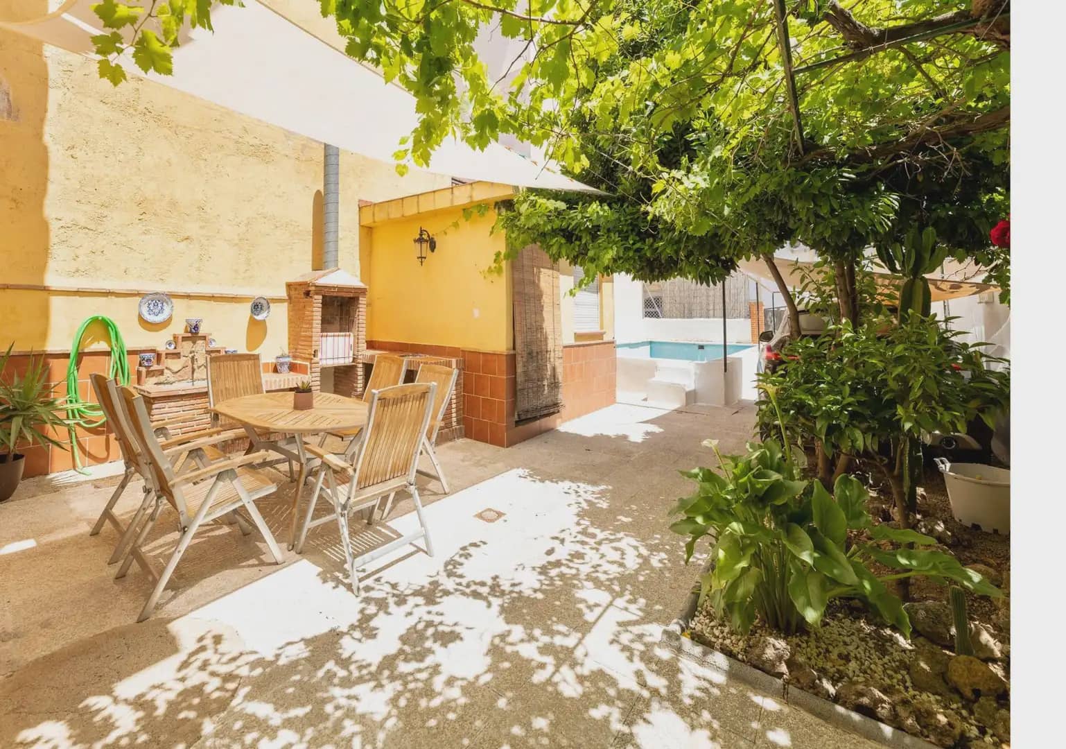 4 bedroom Townhouse for sale in La Zubia with pool garage - € 269,500 (Ref: 9893540)
