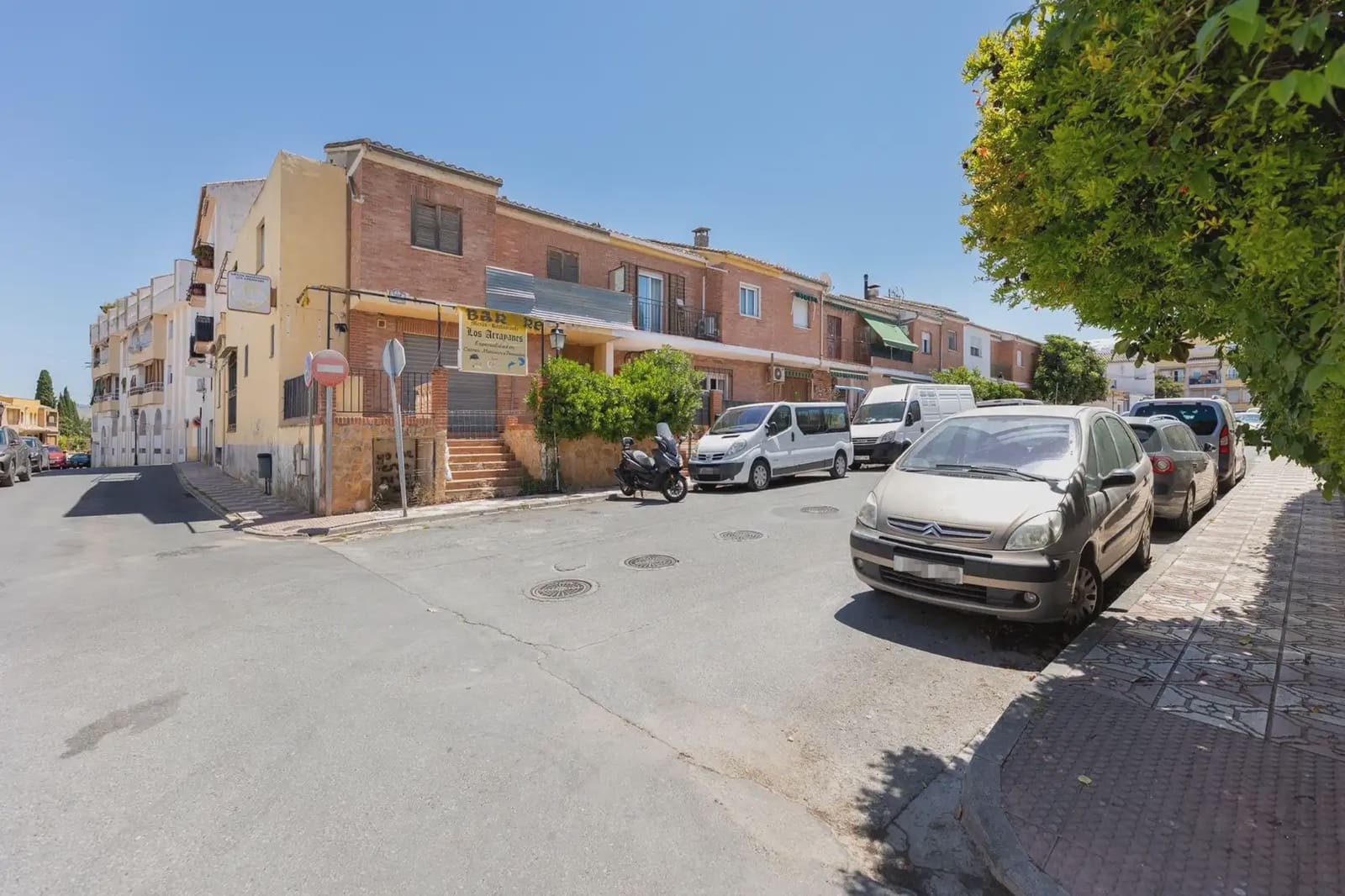 4 bedroom Townhouse for sale in La Zubia with pool garage - € 269,500 (Ref: 9893540)