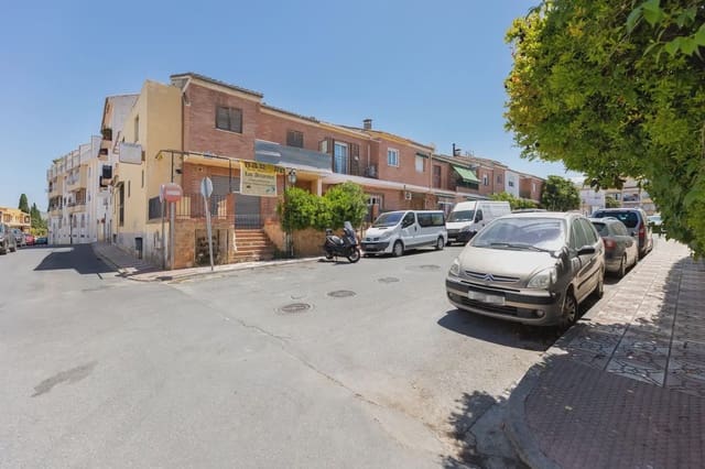 4 bedroom Townhouse for sale in La Zubia with pool garage - € 269,500 (Ref: 9893540)