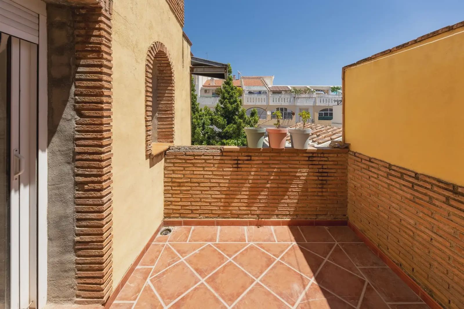 4 bedroom Townhouse for sale in La Zubia with pool garage - € 269,500 (Ref: 9893540)