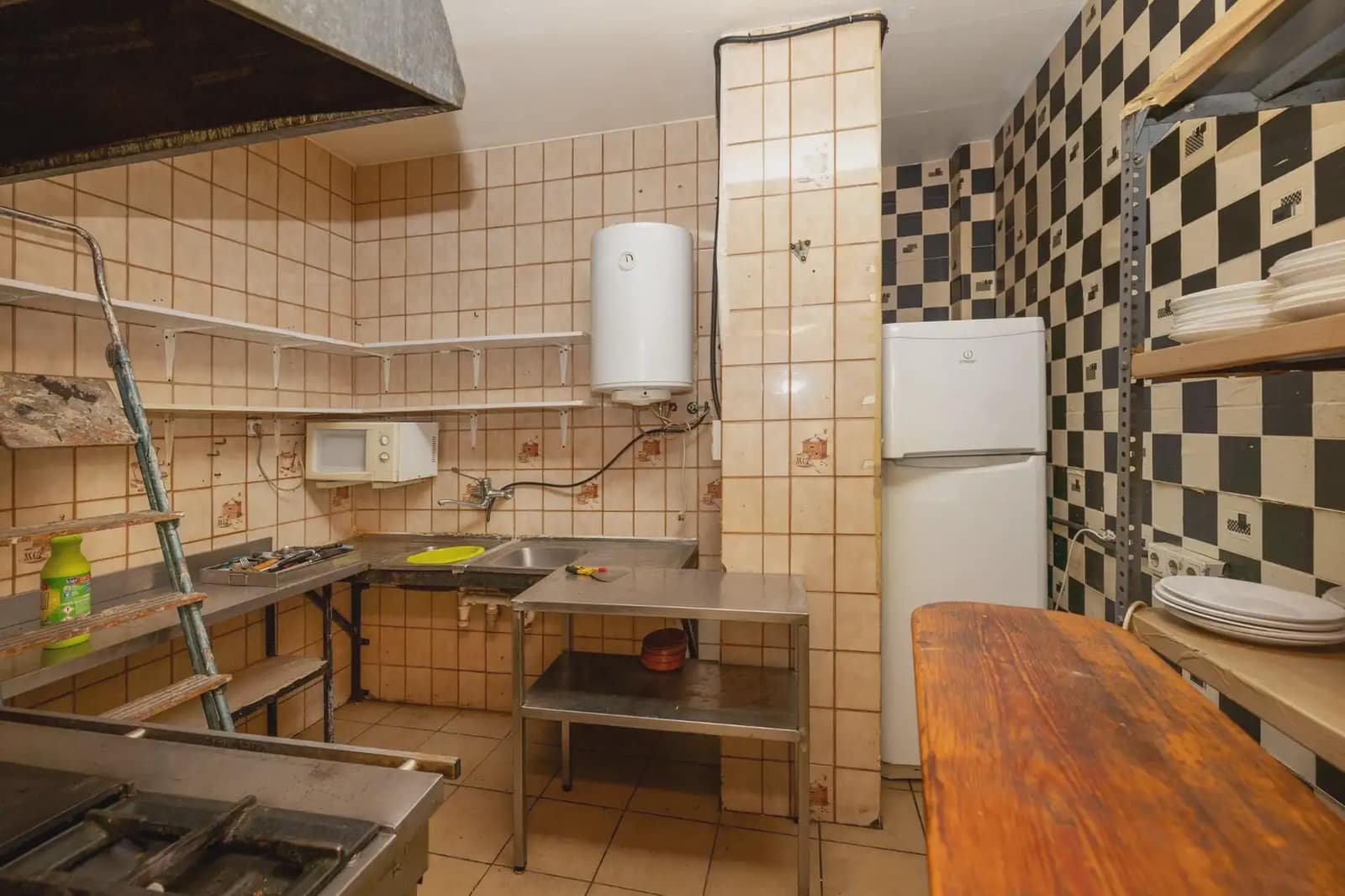 Local Comercial en Granada ciudad en venta - 115.000 € (Ref: 9894880)