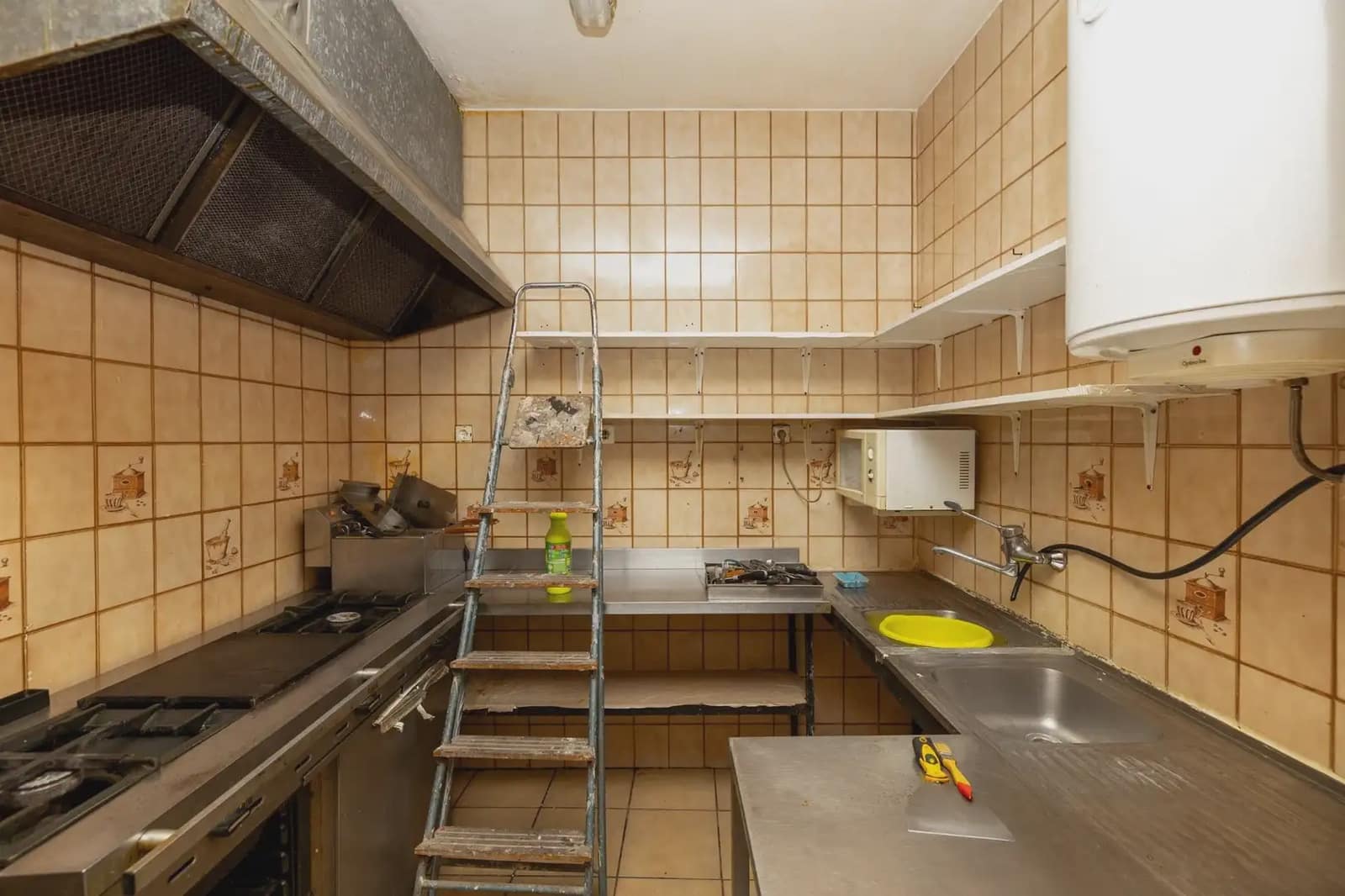 Local Comercial en Granada ciudad en venta - 115.000 € (Ref: 9894880)