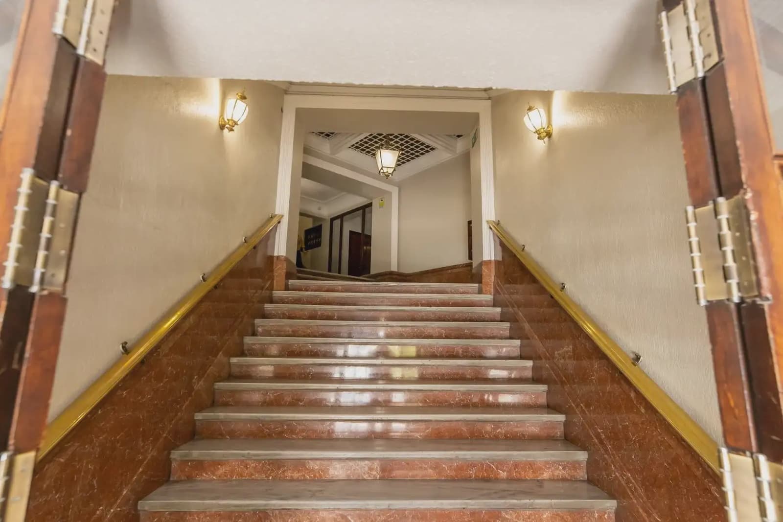 Biuro do wynajęcia w Miasto Grenada - 1 800 € (Ref: 9895130)