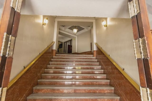 Oficina en San Matías - Realejo, Granada ciudad en alquiler - 1.800 € (Ref: 9895130)