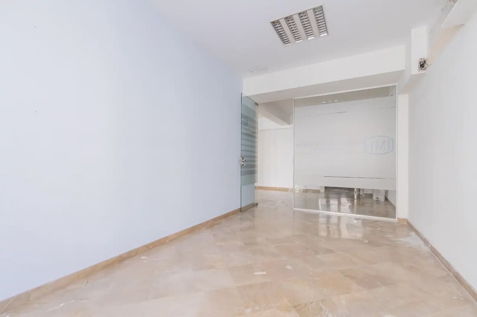 Biuro do wynajęcia w Miasto Grenada - 1 800 € (Ref: 9895130)