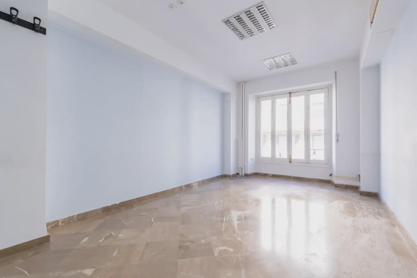Biuro do wynajęcia w Miasto Grenada - 1 800 € (Ref: 9895130)
