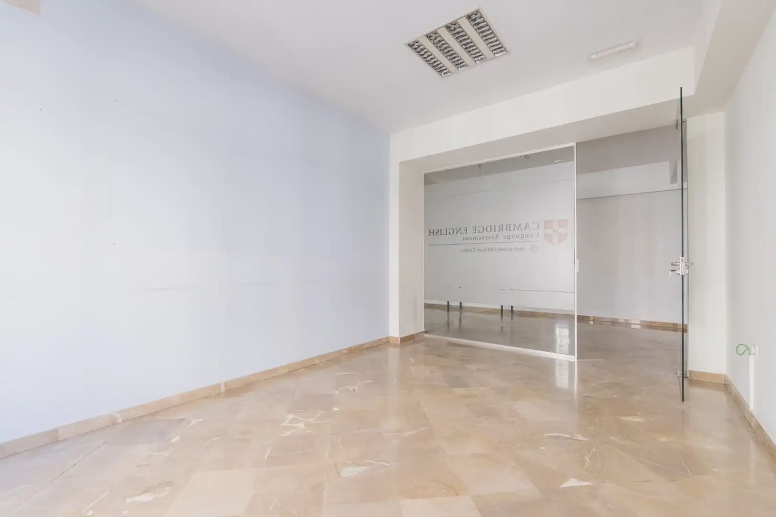 Biuro do wynajęcia w Miasto Grenada - 1 800 € (Ref: 9895130)