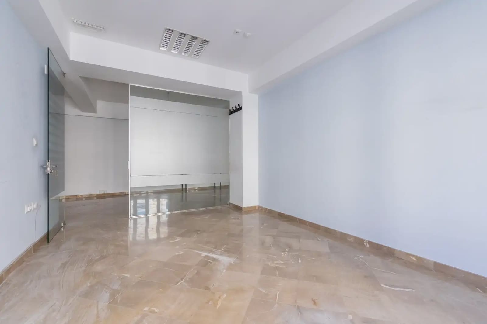 Biuro do wynajęcia w Miasto Grenada - 1 800 € (Ref: 9895130)