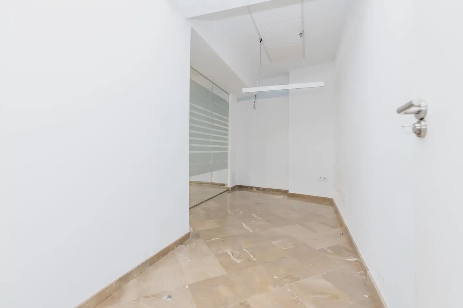 Biuro do wynajęcia w Miasto Grenada - 1 800 € (Ref: 9895130)