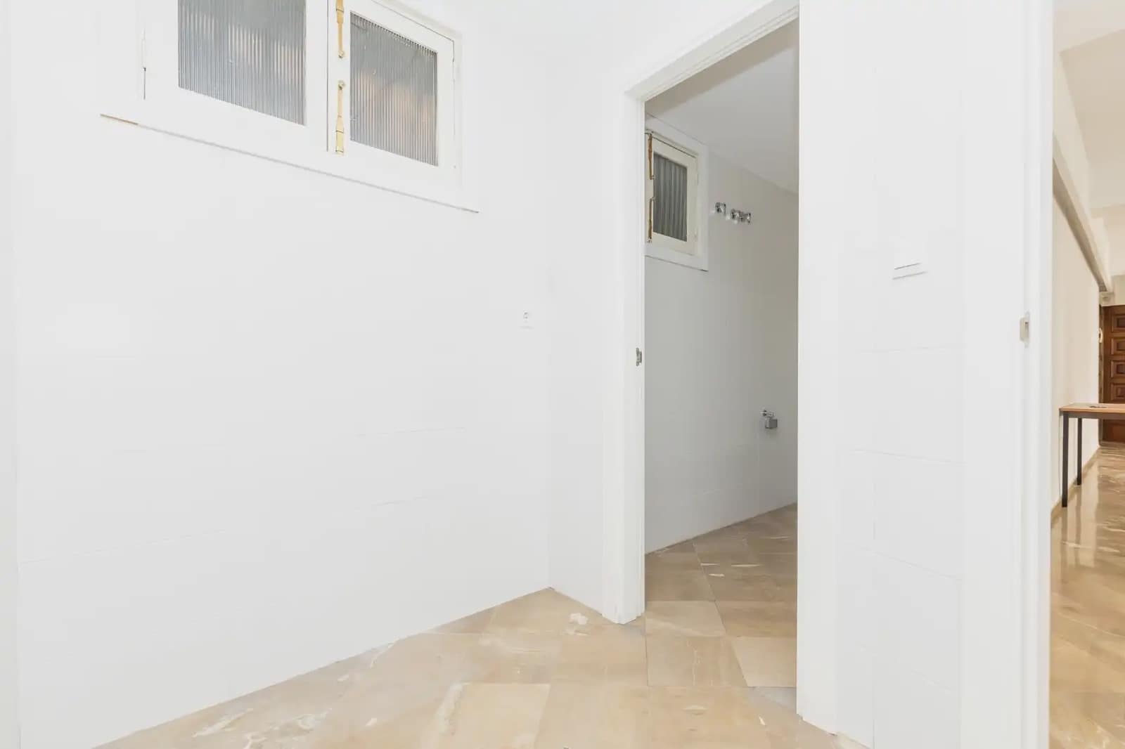 Biuro do wynajęcia w Miasto Grenada - 1 800 € (Ref: 9895130)