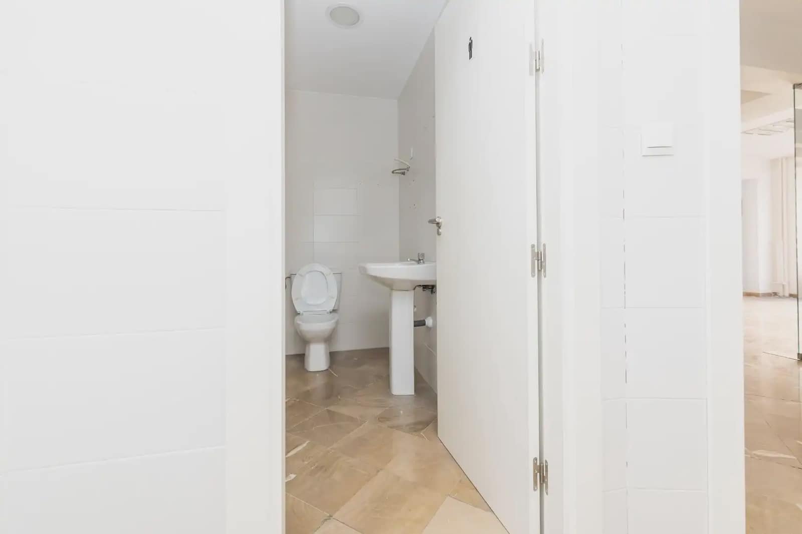 Biuro do wynajęcia w Miasto Grenada - 1 800 € (Ref: 9895130)