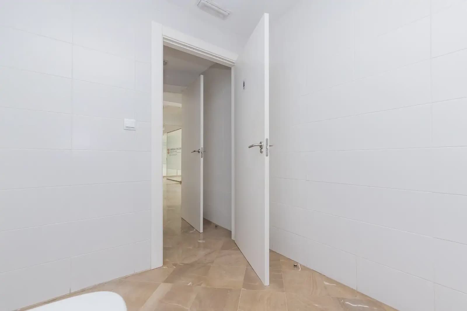 Biuro do wynajęcia w Miasto Grenada - 1 800 € (Ref: 9895130)
