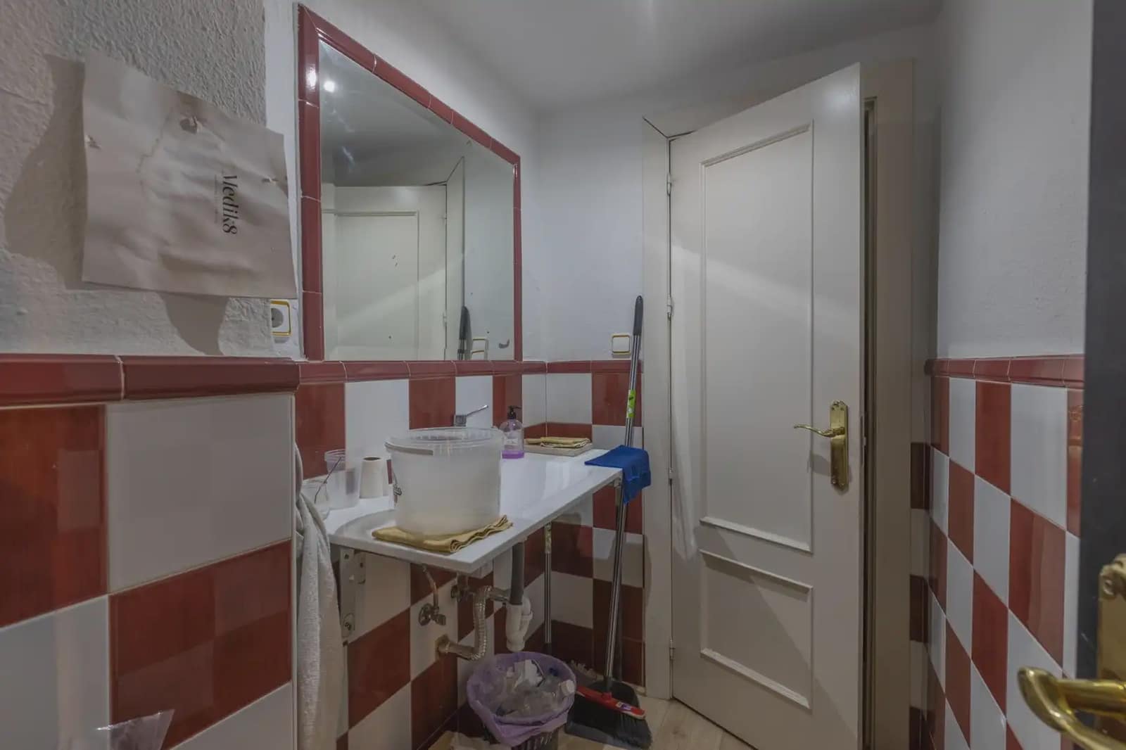 Kaupallinen myytävänä paikassa Granada kaupunki - 450 000 € (Ref: 9898582)