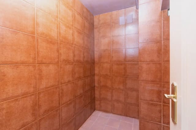 Kaupallinen myytävänä paikassa San Matías - Realejo, Granada kaupunki - 450 000 € (Ref: 9898582)