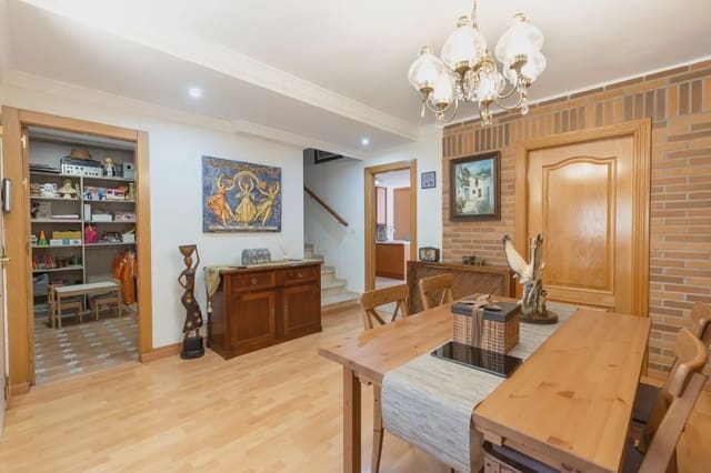 5 bedroom Terraced Villa for sale in Armilla with garage - € 295,000 (Ref: 9898583)