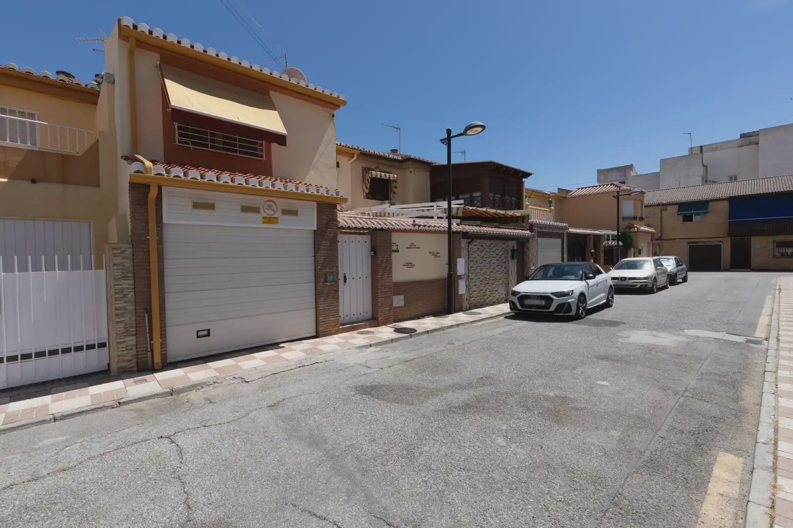 5 bedroom Terraced Villa for sale in Armilla with garage - € 295,000 (Ref: 9898583)